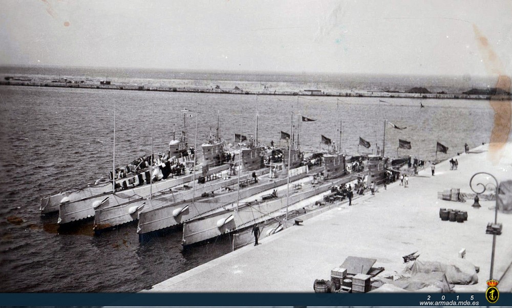 Unidades de la Flotilla de Submarinos al comienzo de la guerra. El más exterior es el B-5 que se perdió en el Mar de Alborán, el 12 de octubre de 1936, tras ser atacado por un hidroavión nacional.
